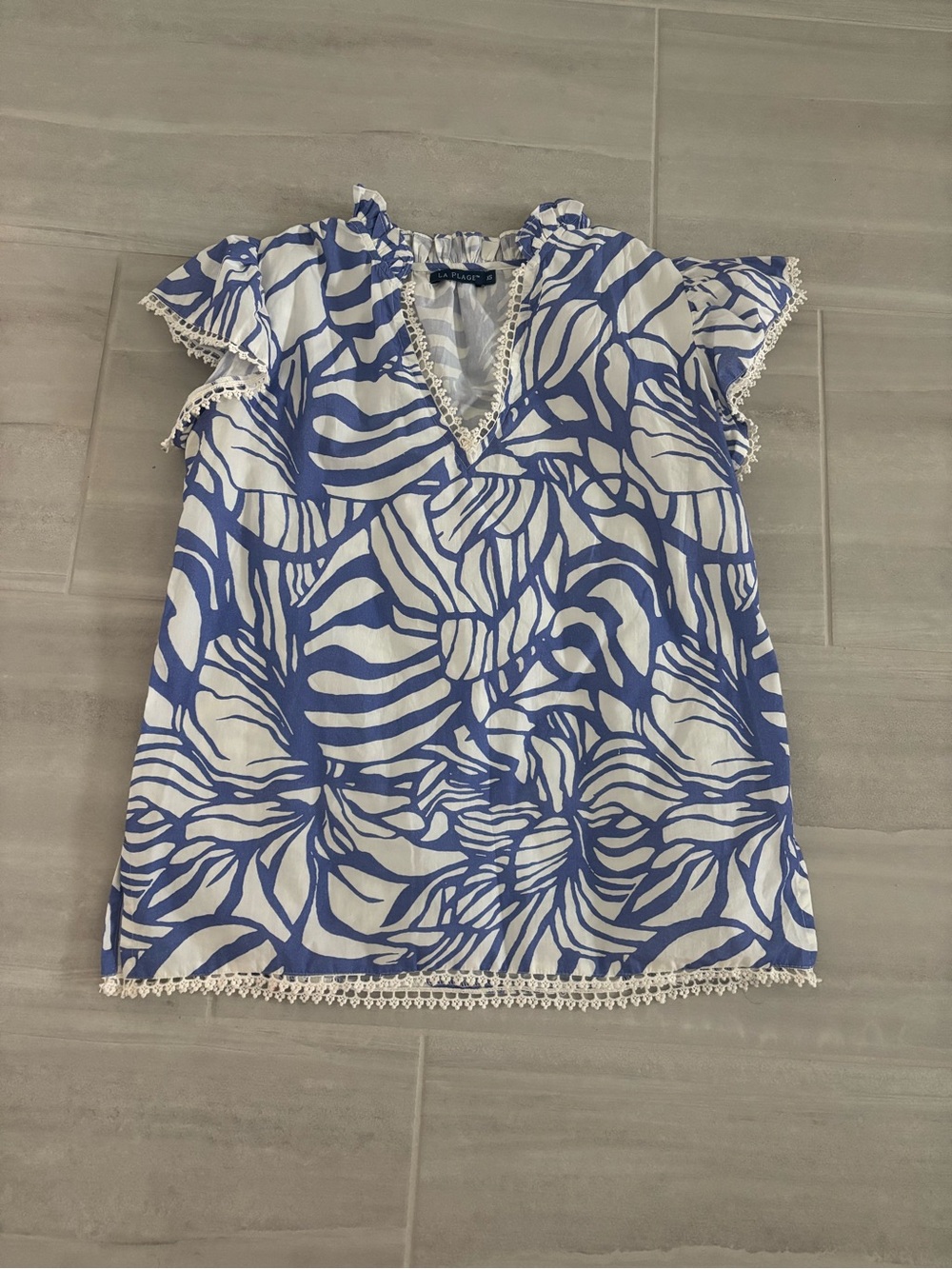 Blue & White Floral V-Neck Blouse - Unknown Brand